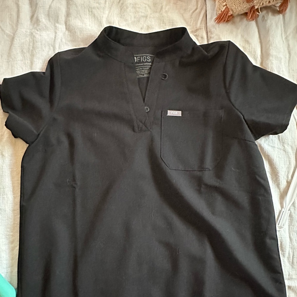 FIGS MATERNITY SCRUB TOP